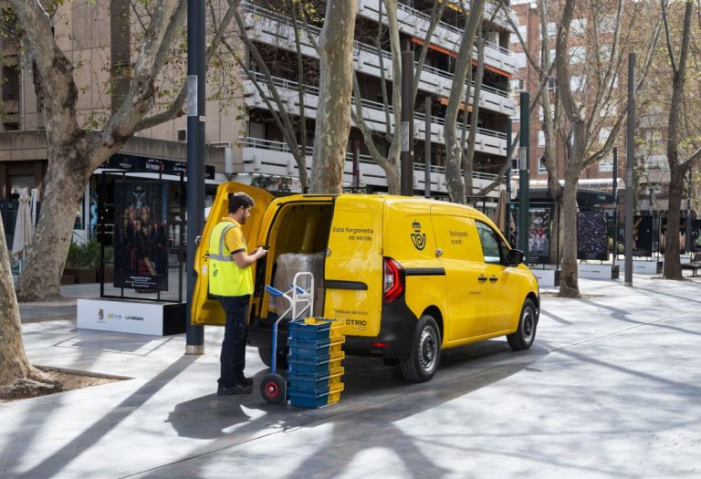 Correos gastará 5,3 millones de euros en 230 nuevas furgonetas