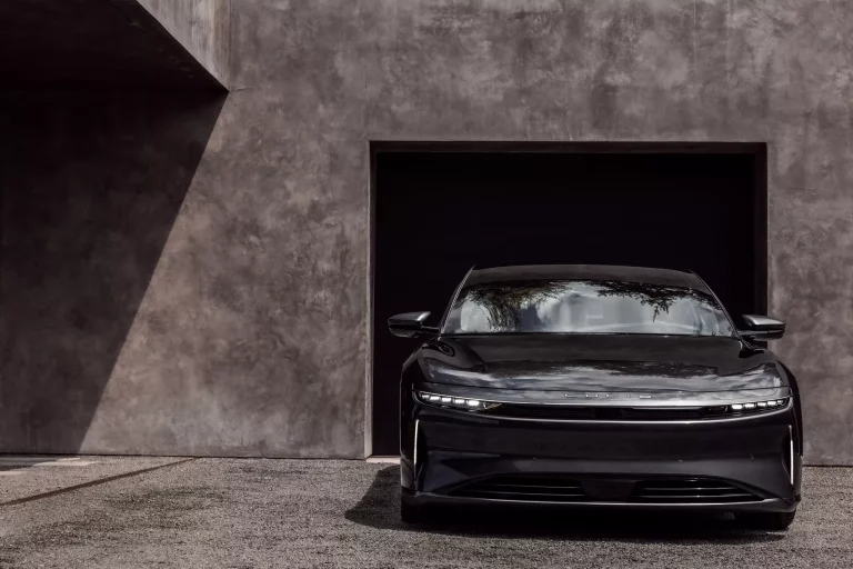 El Lucid Air llega con aire siniestro gracias a este paquete estético