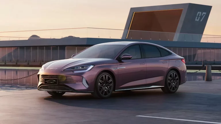 BYD presenta su Chaser 07, un híbrido enchufable con 200 km de autonomía