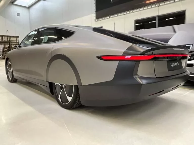 ¿Quieres un coche solar? Puedes comprarte un prototipo de la desaparecida Lightyear