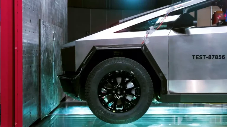 El Tesla Cybertruck se enfrenta su primer crash test