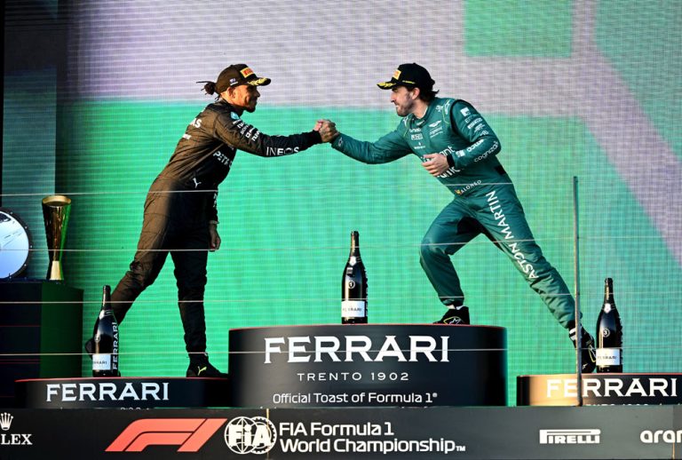 El pastizal que ofrece Ferrari a Lewis Hamilton para ser el futuro compañero de Carlos Sainz