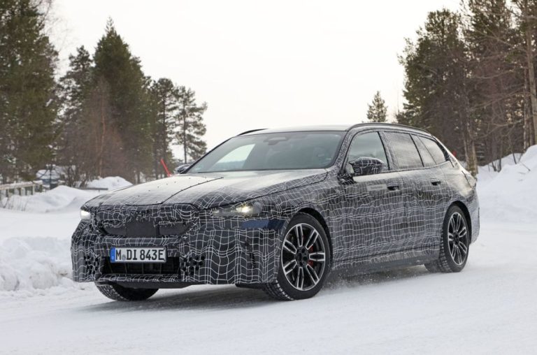 El BMW i5 Touring, espiado de nuevo