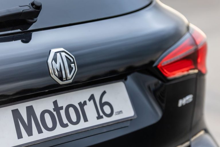 MG da un nuevo golpe en la mesa y ofrecerá un deportivo eléctrico con 430 CV por menos de lo que piensas