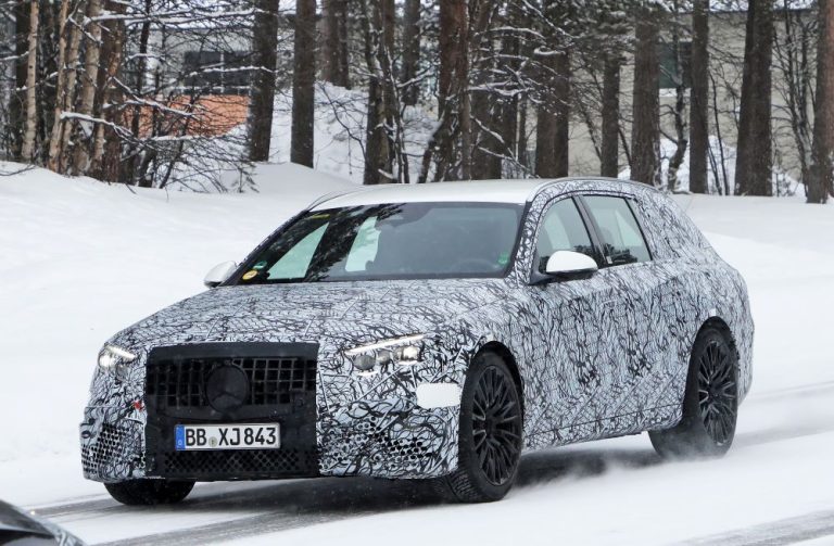 El Mercedes AMG E53 Estate se pone a punto en el frío