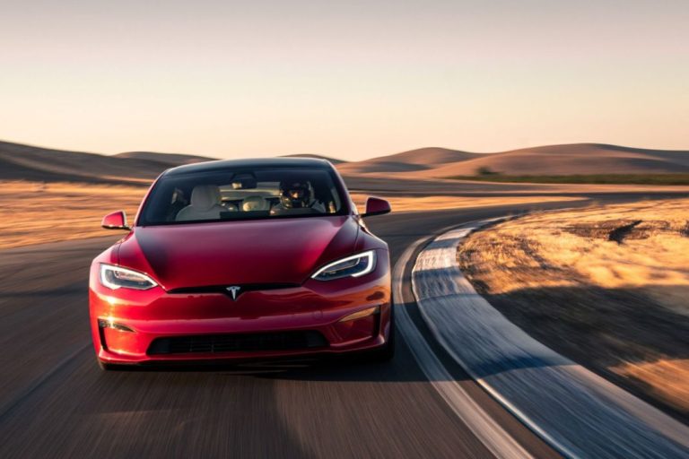 Tras revisar 362.758 Tesla, el sistema de conducción autónoma vuelve a estar disponible
