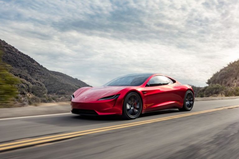 Tesla reabre las reservas del Roadster con 50.000 dólares de depósito tras 9 años