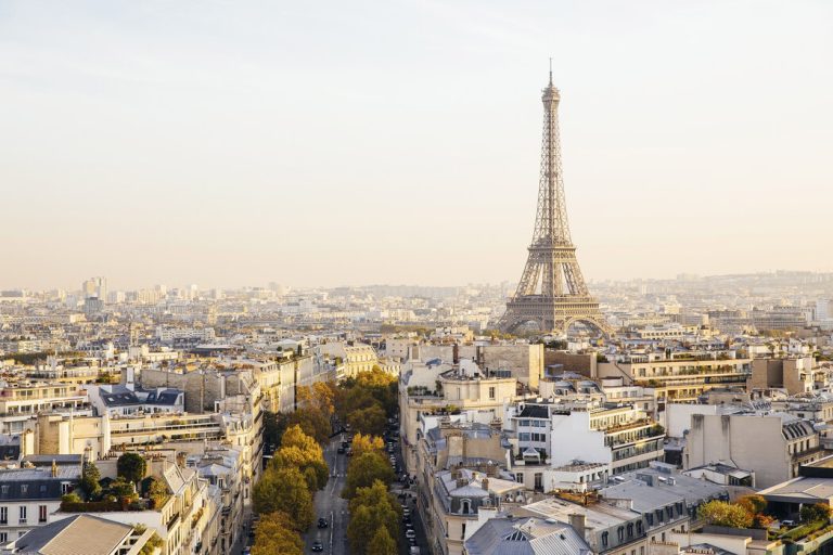 El sueño de Francia por ofrecer un coche eléctrico por 100 euros al mes se queda en standby