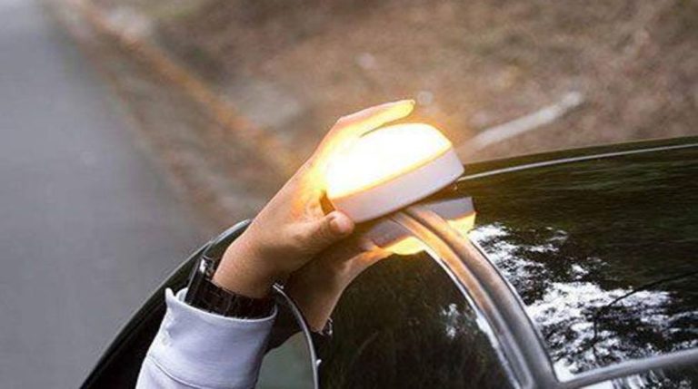 El negocio que esconde cambiar los triángulos de emergencia por las luces V16