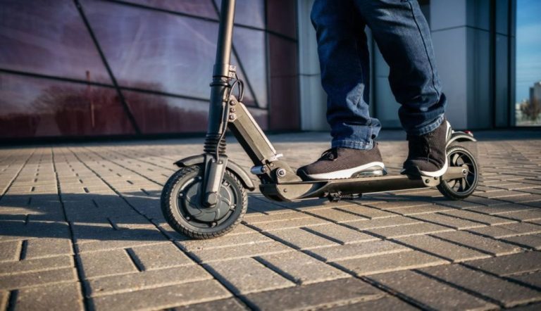 Esta es la gran capital europea que echará a los patinetes eléctricos de sus calles
