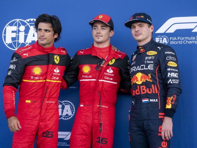 Carlos Sainz ‘enchufa’ a Carlos Sainz Jr. en el estreno de Audi a la Fórmula 1