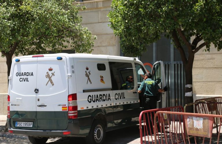 La Guardia Civil busca vehículos «sostenibles y avanzados tecnológicamente» para el traslado de presos
