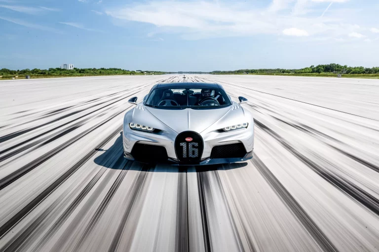 La invitación que el dueño de un Bugatti jamás puede rechazar