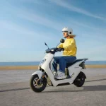 Alternativas urbanas al coche: ciclomotores y motos eléctricas por menos de 2.000 euros para flotas de última milla