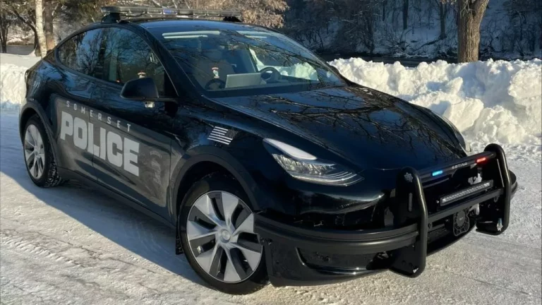 La ciudad donde la policía patrullará solo con Tesla Model 3 y Tesla Model Y