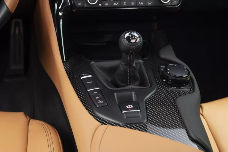 Toyota pone emoción a sus híbridos con un nuevo cambio manual