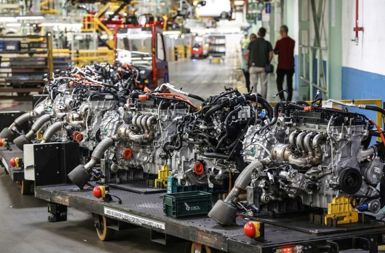 Sigue subiendo el coste de fabricación de los automóviles… pero cada vez menos