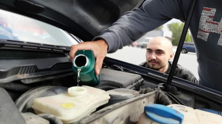 Aceite de motor: para qué sirve, tipos y cuál elegir