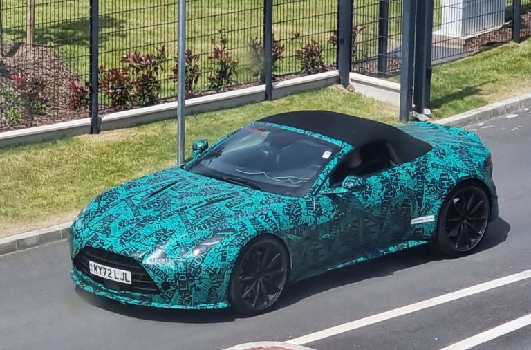 Aston Martin V8 Vantage 2024. El pequeño de la marca de Gaydon se actualiza