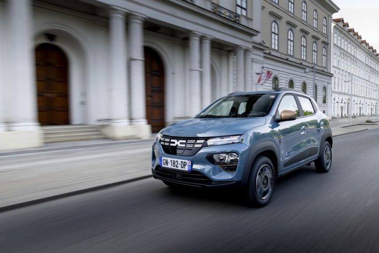 El Dacia Spring es el eléctrico de cuatro plazas más barato. Y estos son los 5 que le siguen