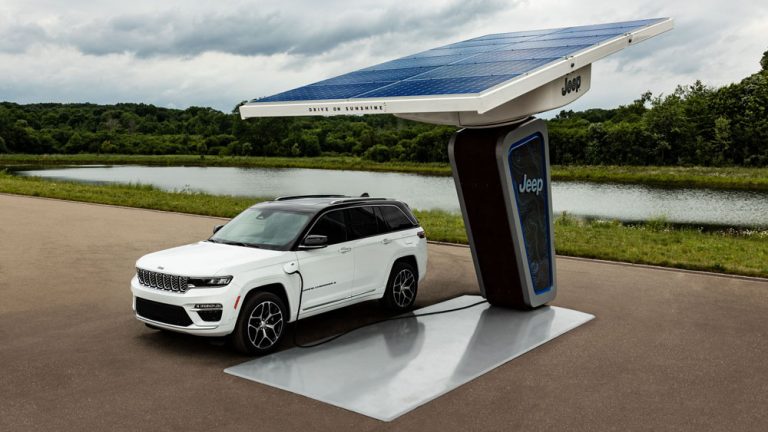 El Jeep Grand Cherokee 4xe reta a los rivales más exclusivos y premium