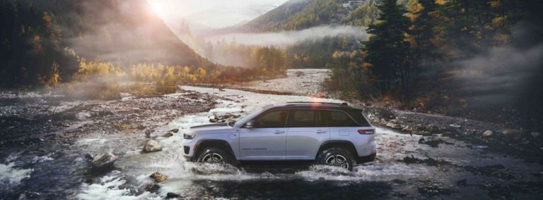 Conducimos el Jeep Grand Cherokee: Robusto y refinado hasta el infinito