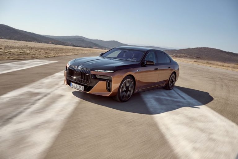 El BMW i7 M70 xDrive lo enseña todo en Cannes