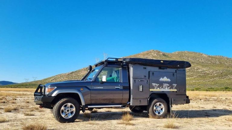 Este Toyota Land Cruiser 70 es un todoterreno camperizado para viajar al fin del mundo
