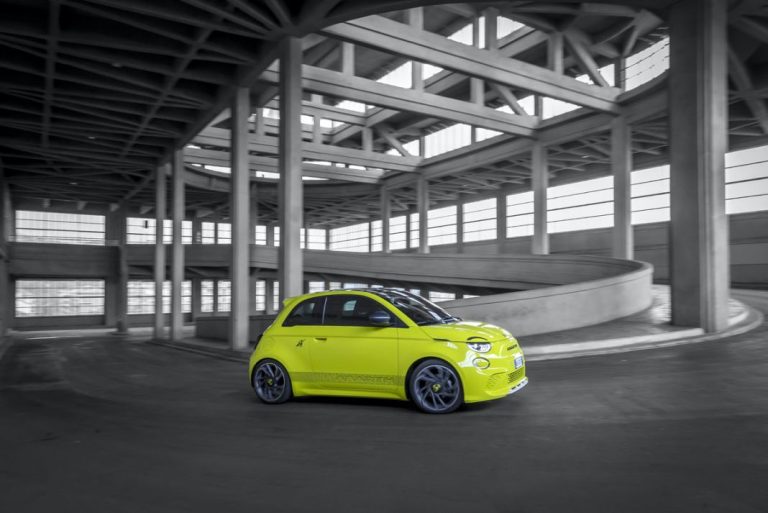 El Abarth 500e no tiene quien le discuta la deportividad eléctrica en pequeño formato