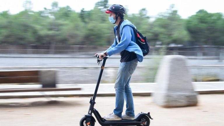 Prohibido bicicletas y patinetes: no podrán circular por las aceras en esta ciudad española