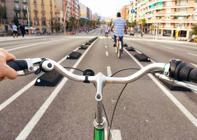 La DGT lo deja claro: estas multas en bicicleta o patinete te restan puntos en el carnet