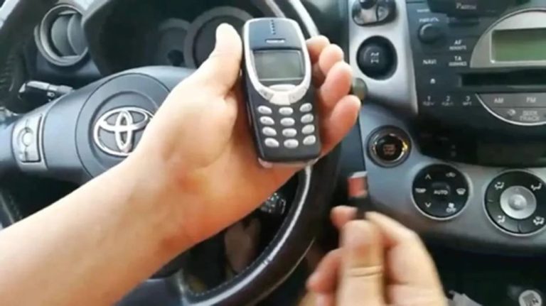 El mítico teléfono móvil que buscan los cacos para robar coches y por el que pagan hasta 18.000 euros