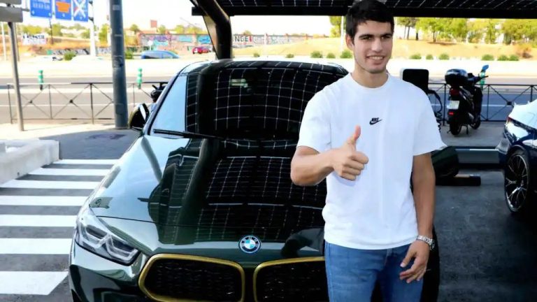 El coche que conduce y el dinero que ingresa Carlos Alcaraz como embajador de BMW