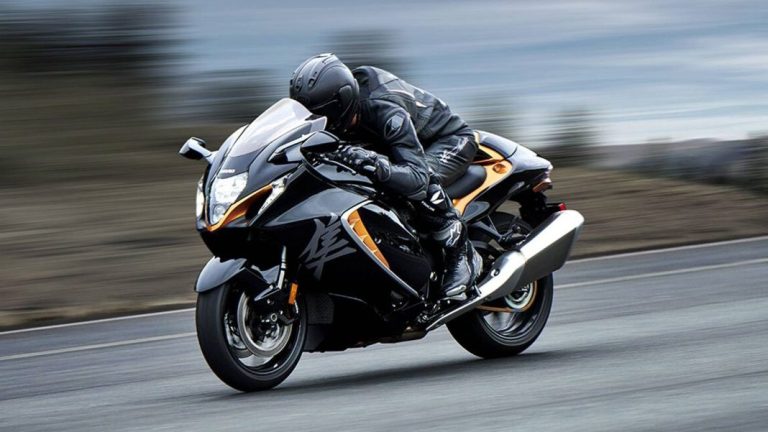 Motorista, la DGT quiere que te rasques el bolsillo y en 2026 hará obligatorio este accesorio que cuesta 300 euros