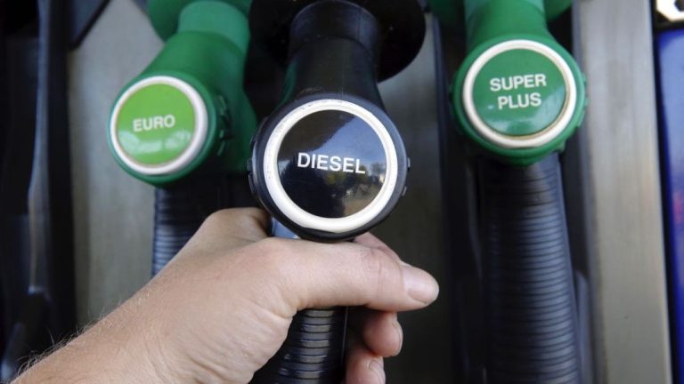Los motivos por los que el diésel se acerca al euro en España