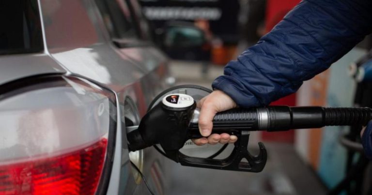El truco que nadie te ha contado y con el que te ahorras una pasta al echar gasolina