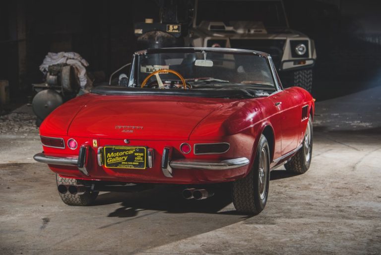 20 Ferrari clásicos encontrados gracias a un huracán, a subasta