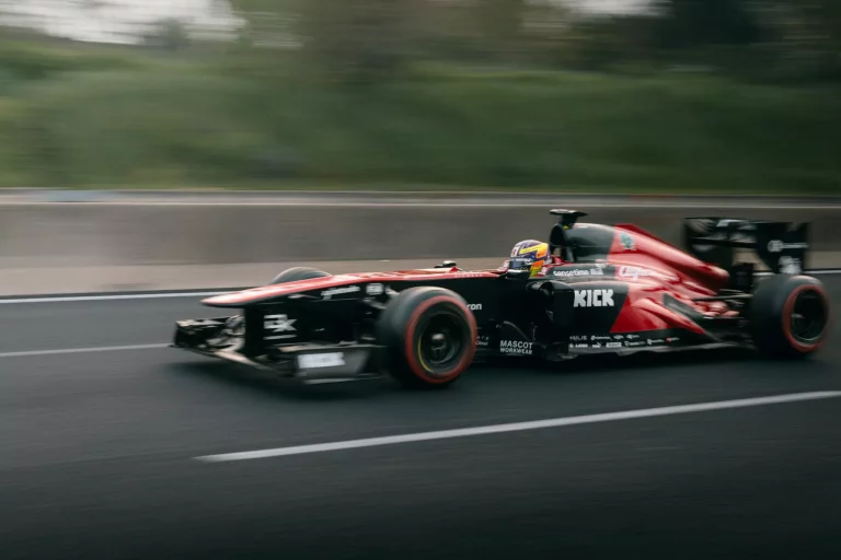 Alfa Romeo saca a pasear por la autostrada su Fórmula 1