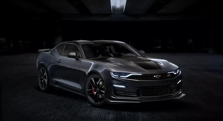 Henneseey despide al Chevrolet Camaro con 1.000 velas en forma de caballos