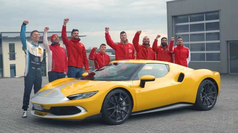 Ferrari 296 GTB: entra en el selecto club de los 7 minutos en Nürburgring