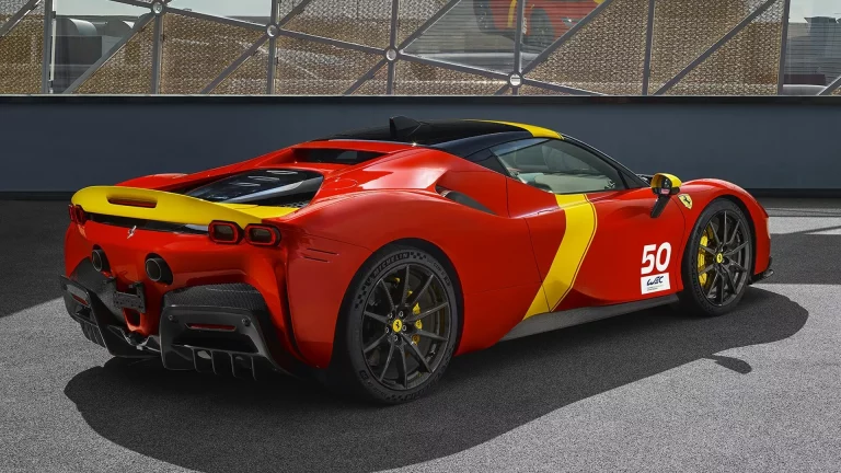 El Ferrari SF90 que rinde pleitesía al ganador en Le Mans