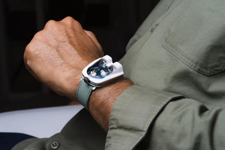 MB&F HM8 Mark 2: el reloj inspirado en el 918 Spyder y que cuesta lo que un Cayman