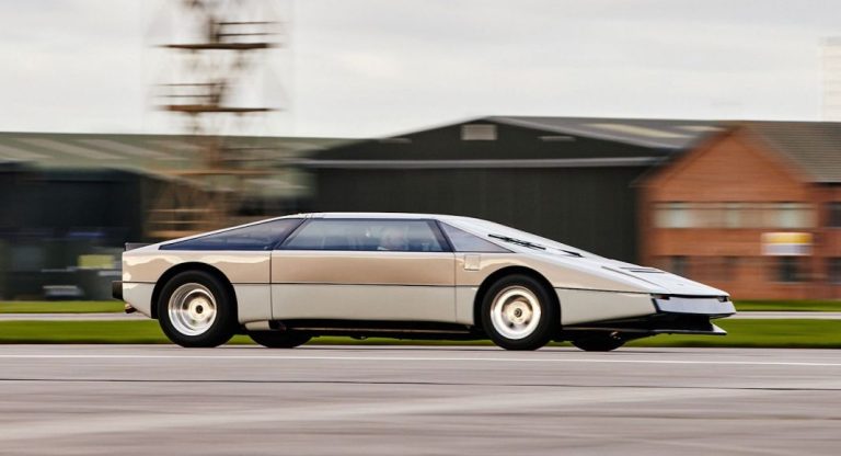 44 años después, el Aston Martin Bulldog consigue su objetivo