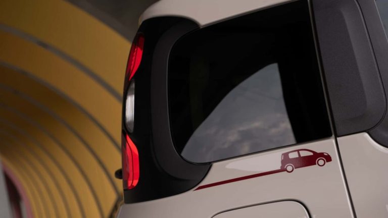 El híbrido low cost es este: tiene etiqueta ECO, gasta 4,9 l/100 km y cuesta menos de 10.000 euros