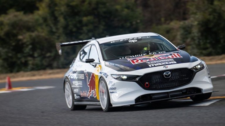 Este Mazda 3 tiene un motor rotativo con 1.400 CV para Pikes Peak
