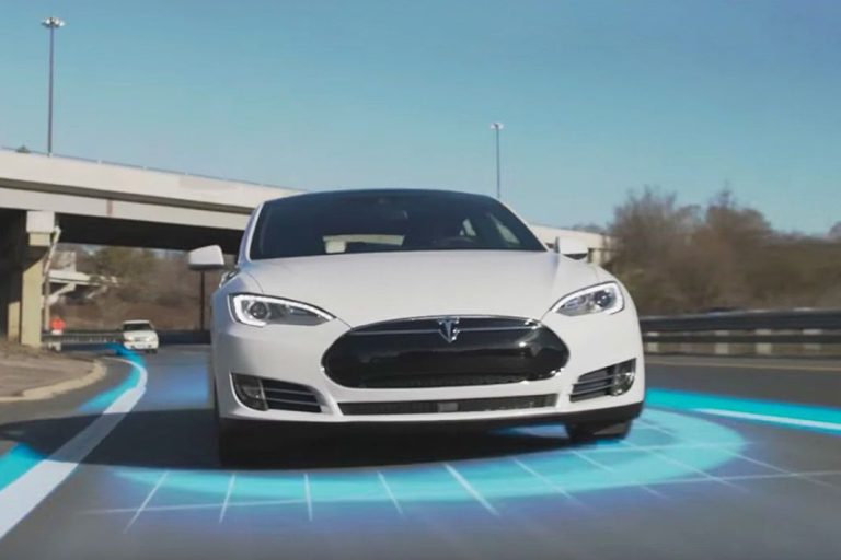 2 millones de Tesla a revisión por el sistema del que más presumen