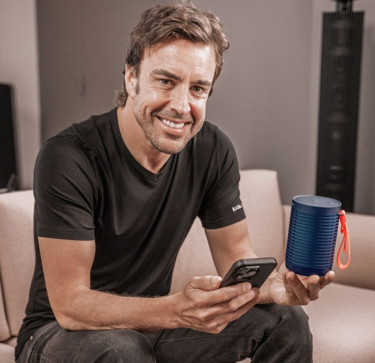 El altavoz de Bang & Olufsen que lleva la firma de Fernando Alonso