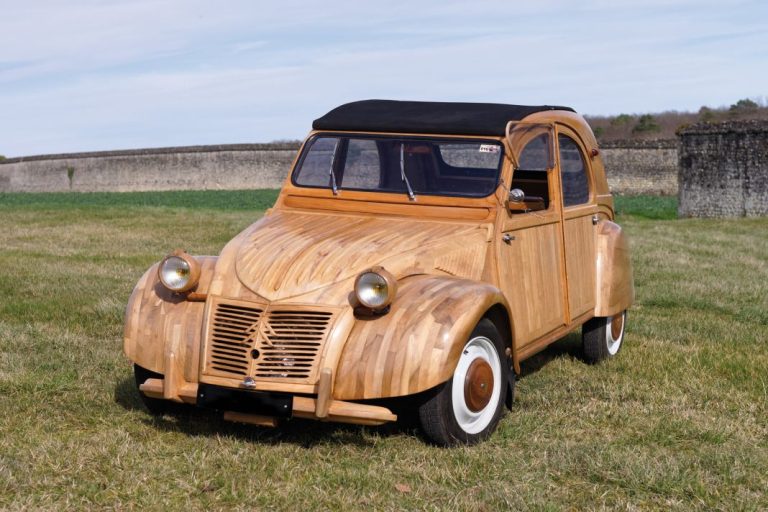 Vendido un Citroën 2CV de madera por el precio de un Porsche 911 GT3