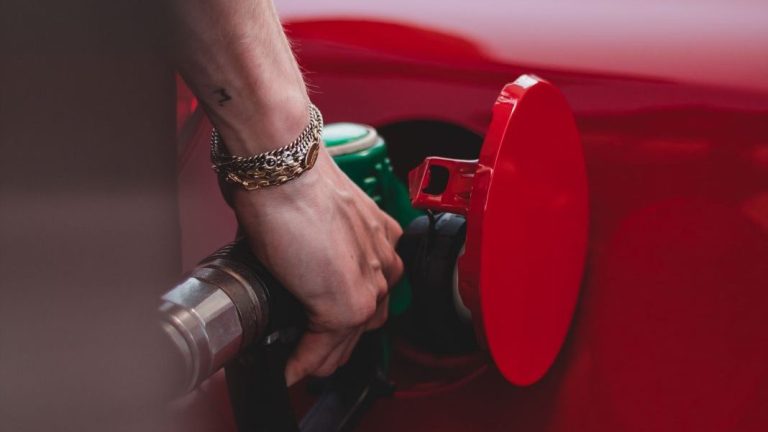 El truco que las gasolineras más potentes no quiere que sepas