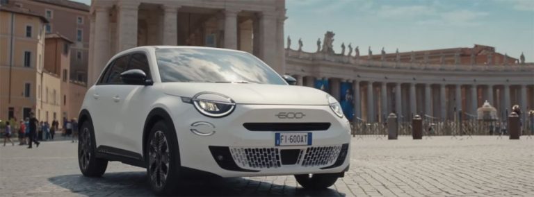 El nuevo Fiat 600 aparece en el Vaticano